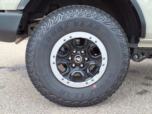 New 2025 Ford Bronco 2-Door w/ Sasquatch Package image 7