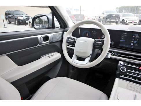 Used 2025 Hyundai Santa Fe SE image 12