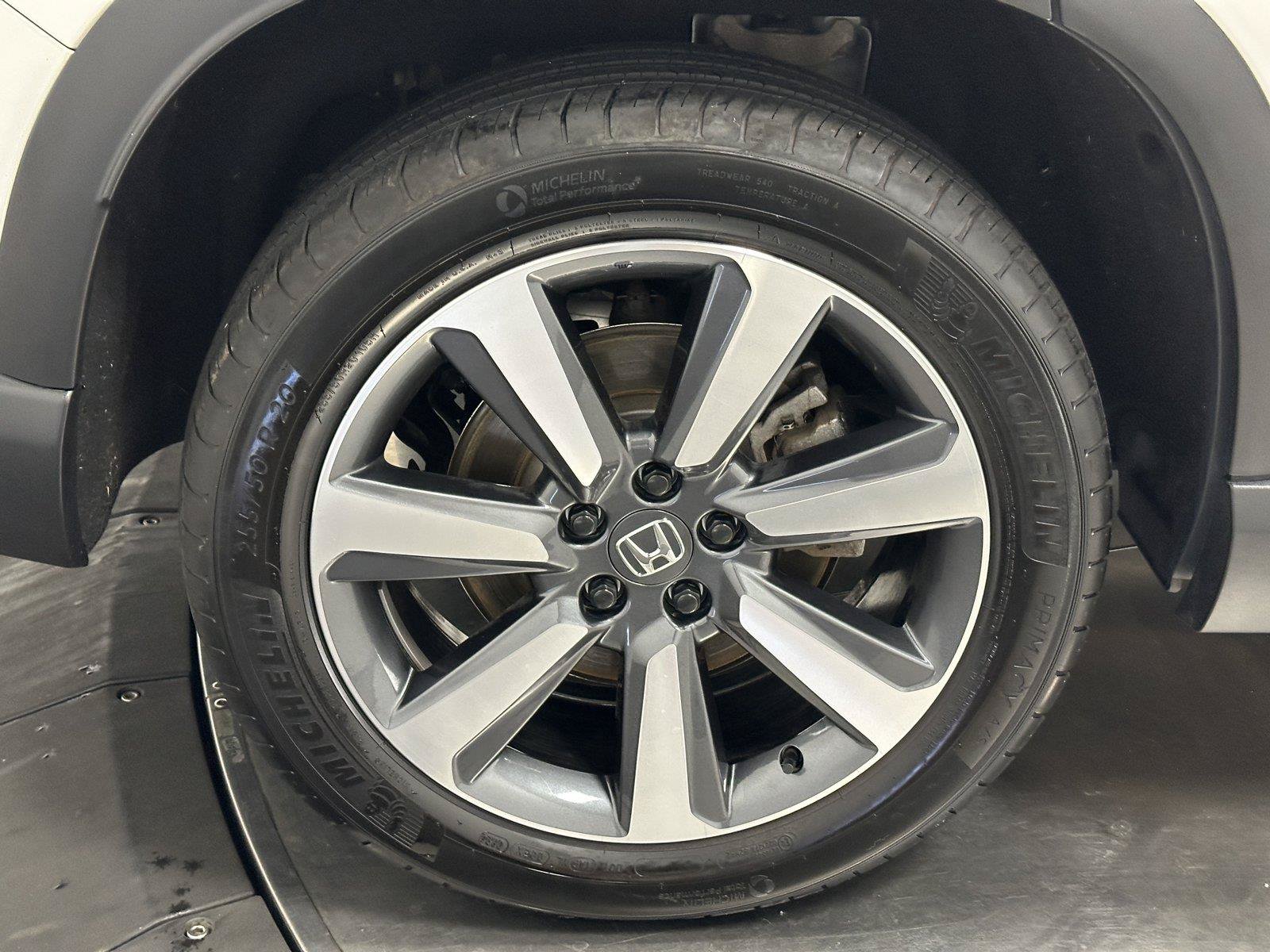 Used 2025 Honda Pilot Touring image 16