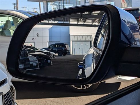 Used 2022 Hyundai Venue Limited image 27