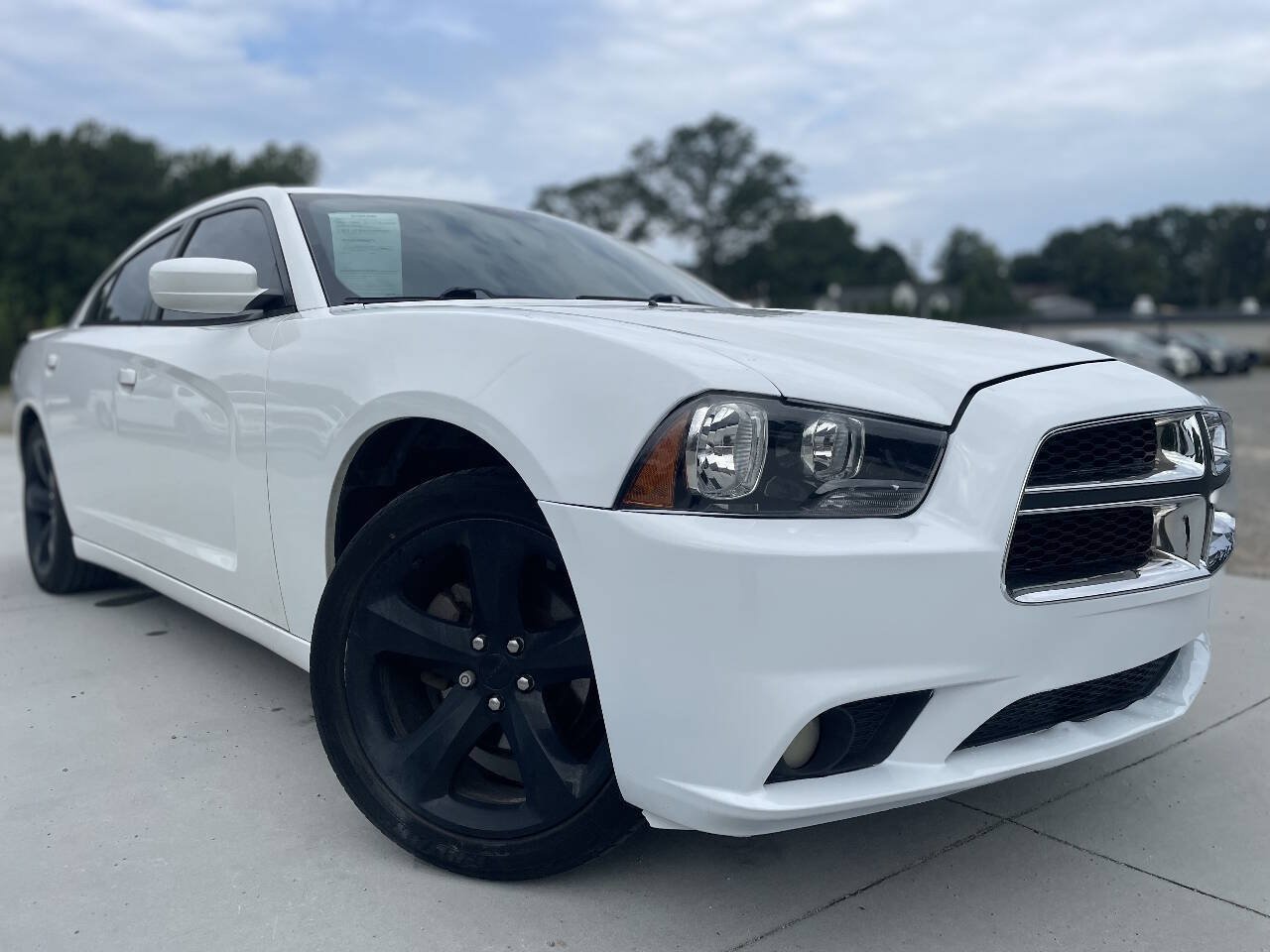 Used 2014 Dodge Charger SXT w/ Blacktop Package RWD image 1