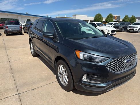 Used 2024 Ford Edge SEL w/ Convenience Package AWD/4WD image 3