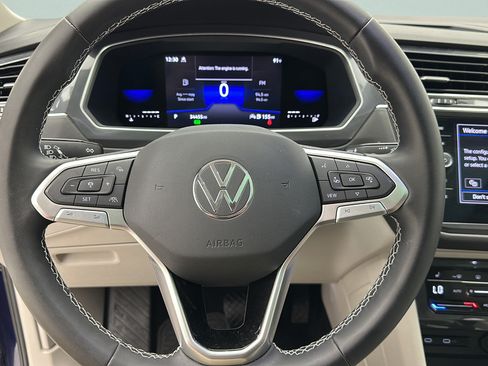 Used 2023 Volkswagen Tiguan SE AWD/4WD image 18
