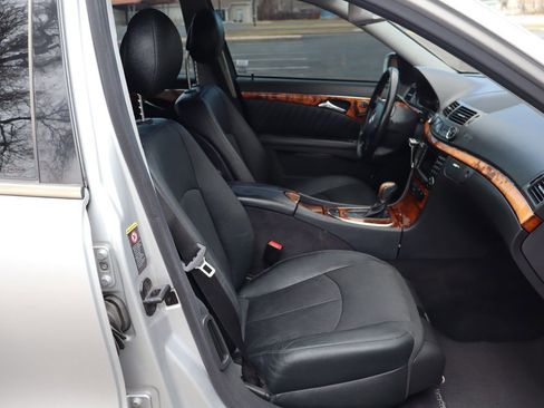 Used 2005 Mercedes-Benz E 500 4MATIC image 22