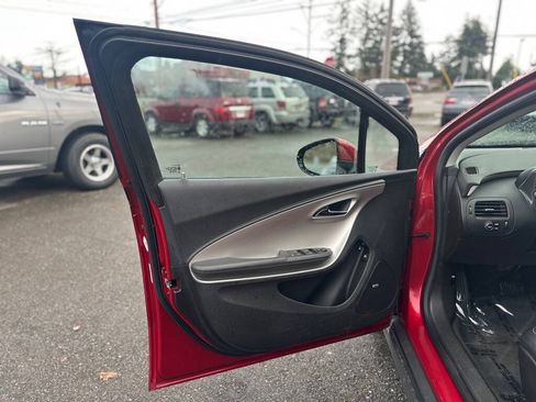 Used 2013 Chevrolet Volt Premium w/ Premium Trim Package FWD image 11