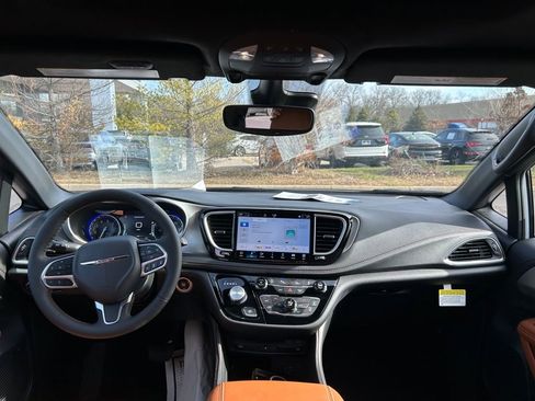 New 2026 Chrysler Pacifica Pinnacle image 10
