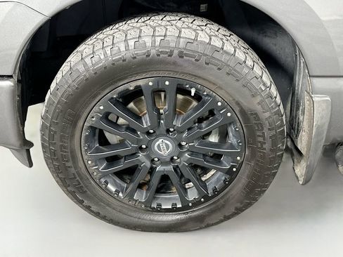 Used 2019 Nissan Titan SV w/ SV Convenience Package AWD/4WD image 32