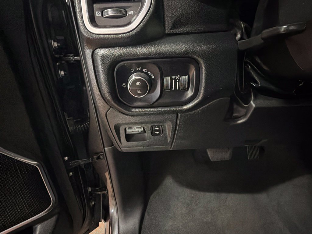 Used 2022 RAM 1500 Laramie AWD/4WD image 29