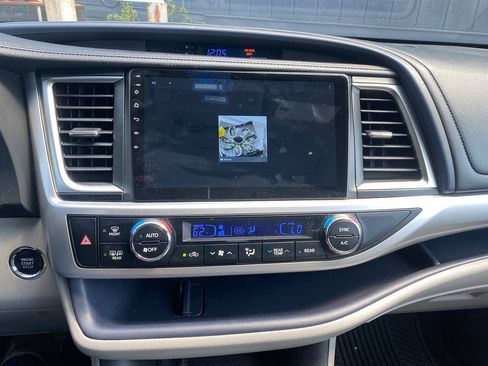 Used 2015 Toyota Highlander XLE AWD/4WD image 19