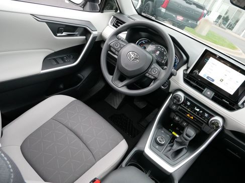 Certified 2025 Toyota RAV4 XLE w/ Convenience Package image 9