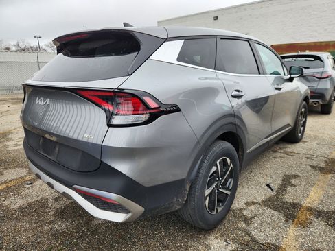Used 2023 Kia Sportage LX image 4