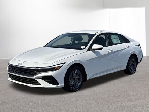 Used 2025 Hyundai Elantra Blue FWD image 22