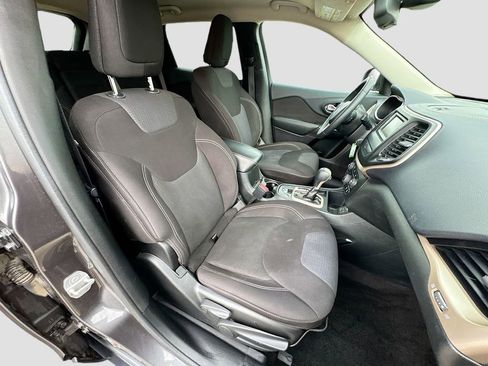 Used 2015 Jeep Cherokee Latitude FWD image 34