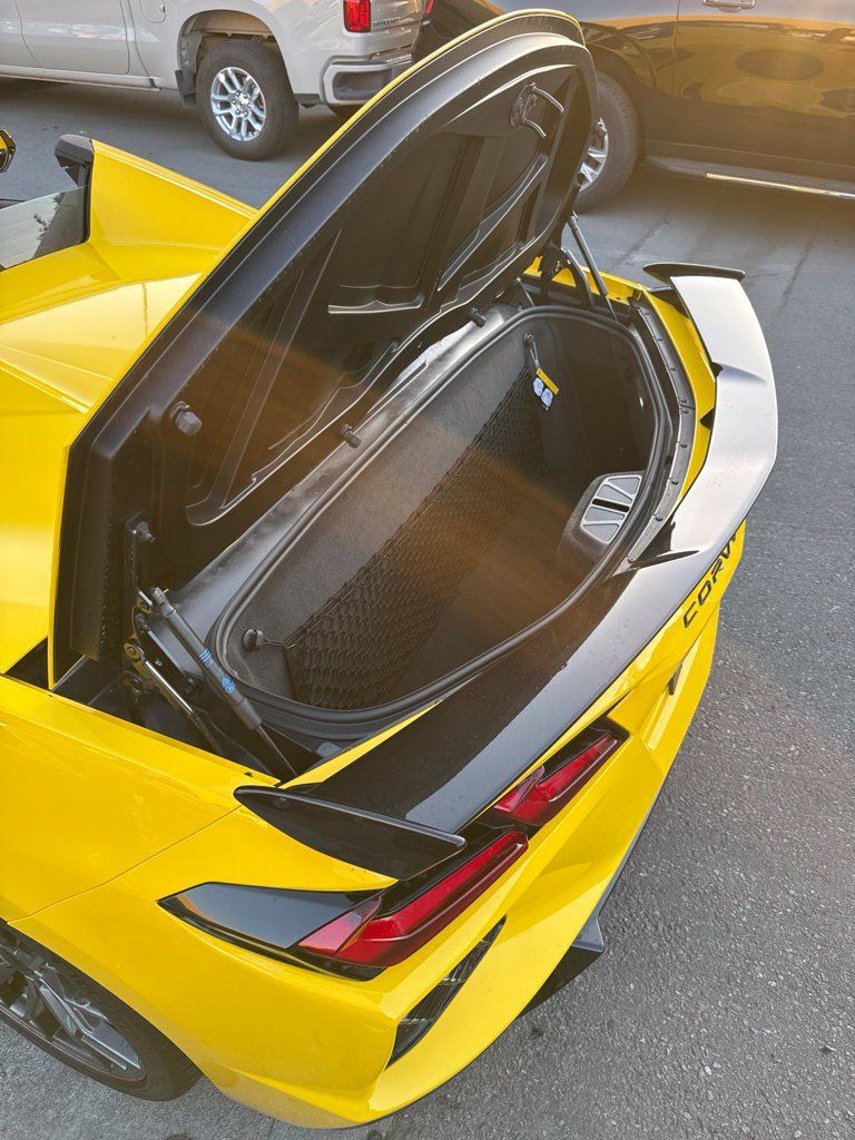 Used 2026 Chevrolet Corvette Stingray Premium Conv w/ Z51 Performance Package RWD image 36