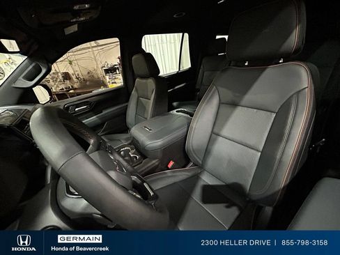 Used 2025 GMC Yukon AT4 AWD/4WD image 26