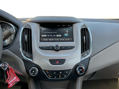 Used 2017 Chevrolet Cruze LS image 9