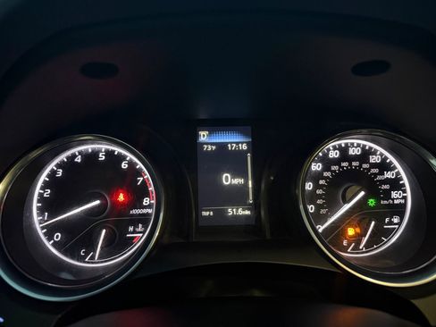 Used 2020 Toyota Camry SE FWD image 13