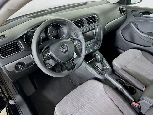 Used 2018 Volkswagen Jetta S image 2