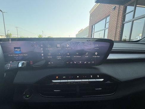 Used 2025 Buick Enclave Sport Touring w/ Power Package FWD image 25