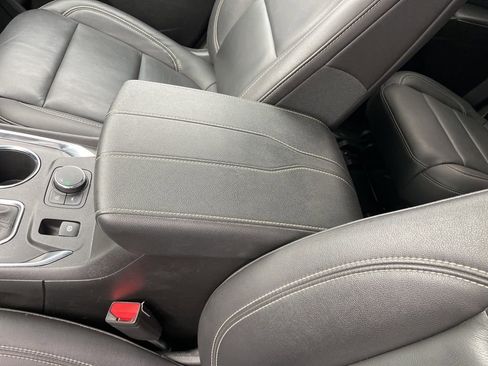 Used 2023 Chevrolet Traverse LT image 21