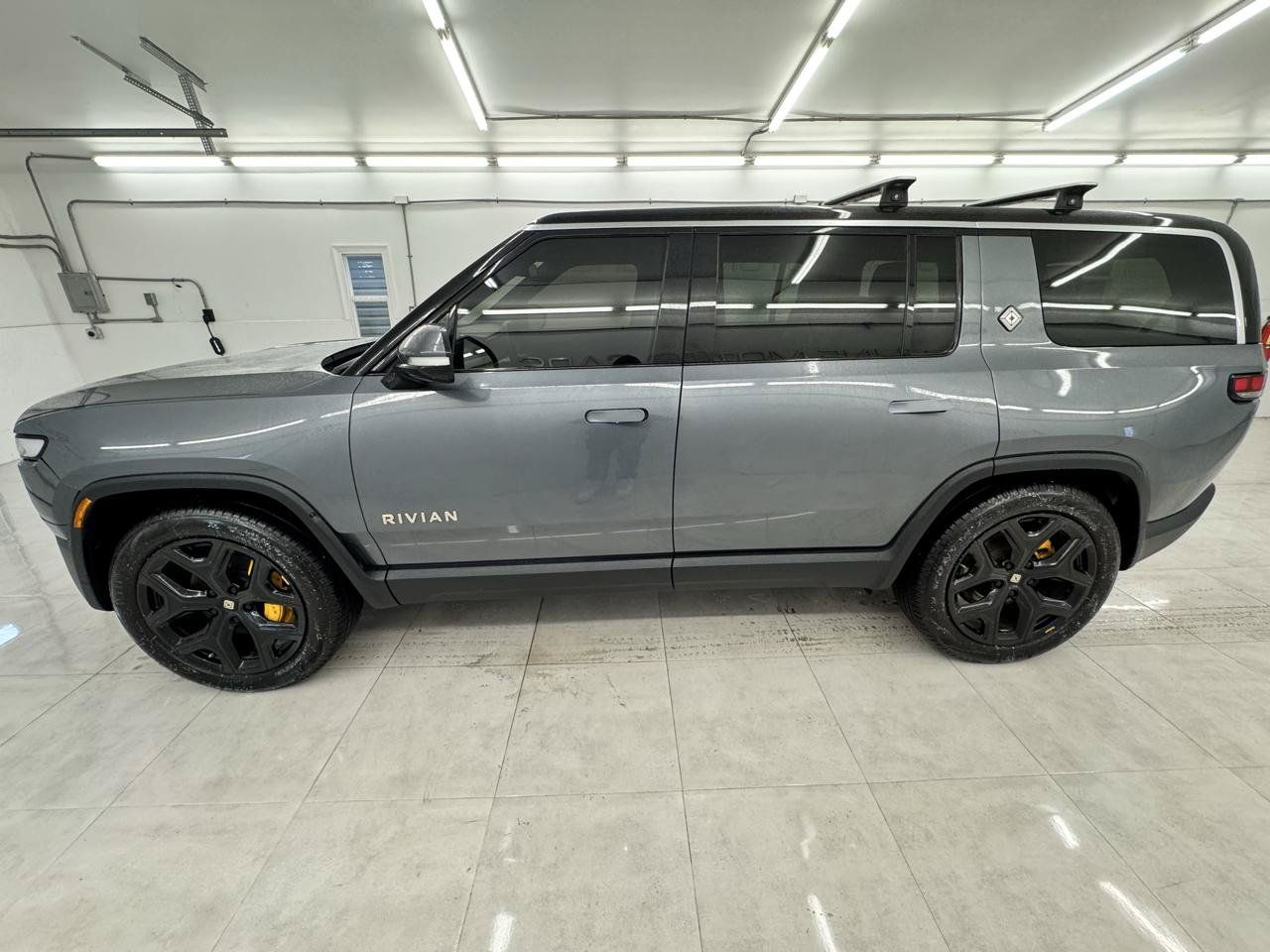 Used 2022 Rivian R1S Launch Edition Quad AWD/4WD image 11