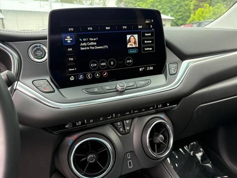Used 2024 Chevrolet Blazer LT w/ Sound & Technology Package FWD image 13