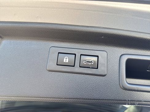 Used 2024 Subaru Forester Premium image 27