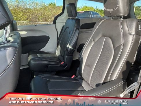 Used 2023 Chrysler Pacifica Touring-L image 12