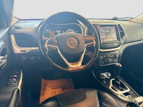 Used 2018 Jeep Cherokee Latitude Plus w/ Comfort/Convenience Group AWD/4WD image 22