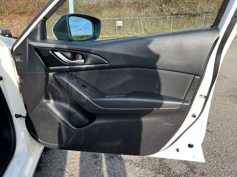 Used 2015 MAZDA MAZDA3 i Sport image 29