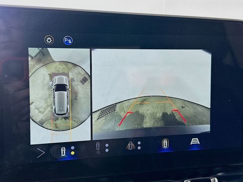 Used 2025 Chevrolet Equinox LT w/ Convenience Package II image 10