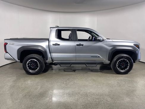 Certified 2025 Toyota Tacoma TRD Off-Road image 2