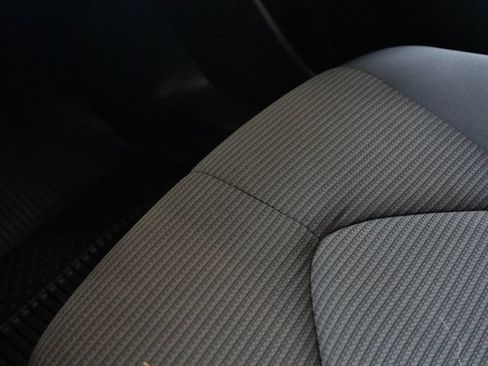 Used 2023 Toyota Highlander LE FWD image 31