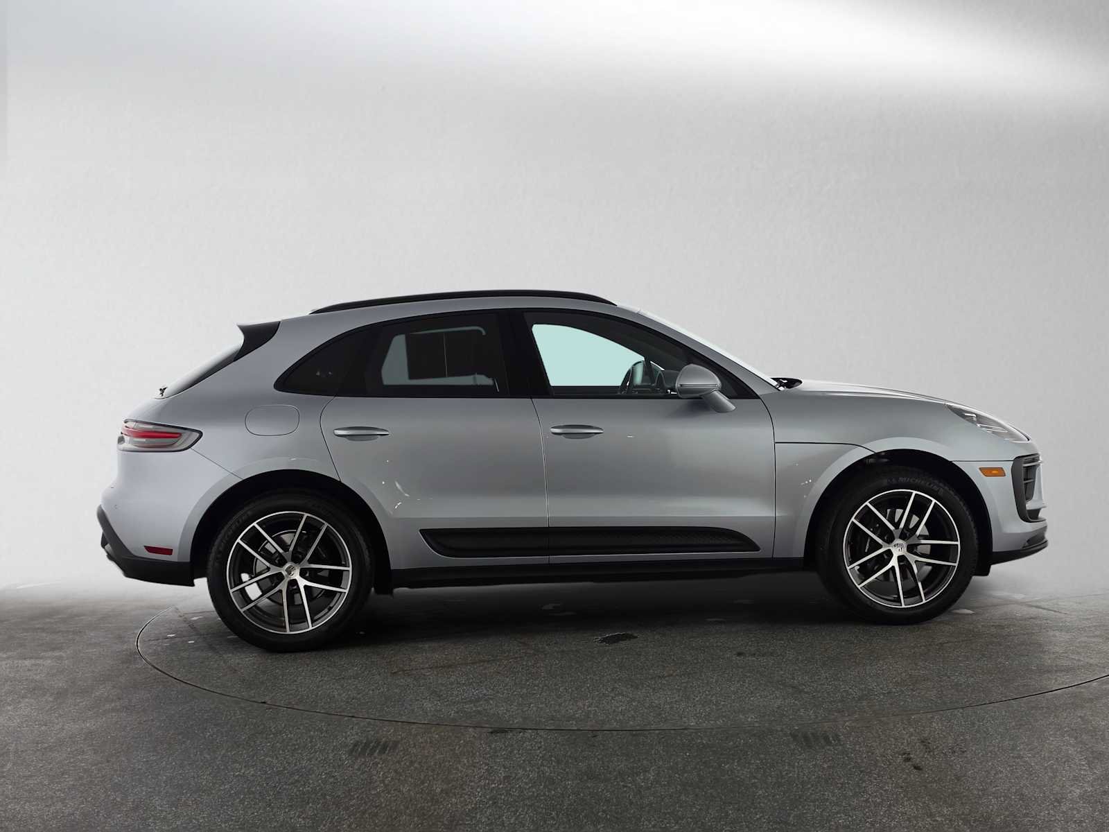 Used 2025 Porsche Macan AWD/4WD image 6