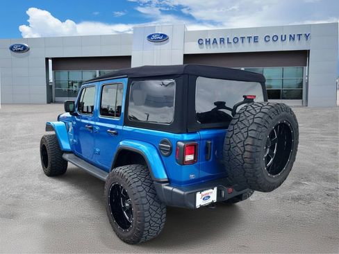 Used 2023 Jeep Wrangler Unlimited Sahara AWD/4WD image 3