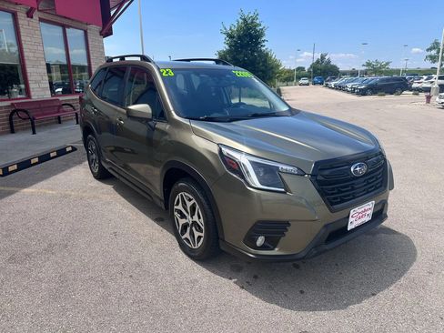 Used 2023 Subaru Forester Premium AWD/4WD image 3