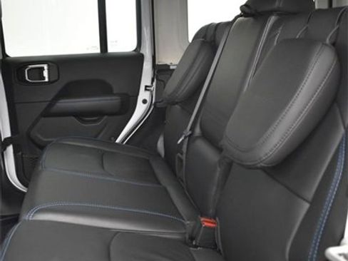 Used 2024 Jeep Wrangler Unlimited Rubicon 4xe image 9