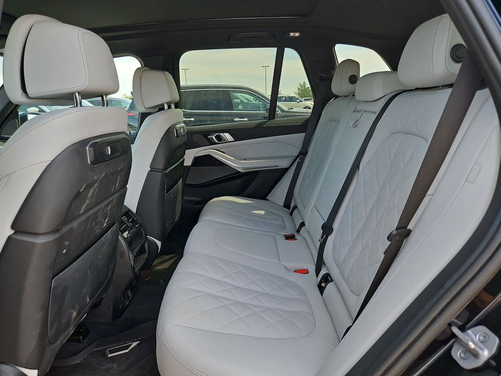 Used 2024 BMW X5 xDrive40i w/ M Sport Package AWD/4WD image 19