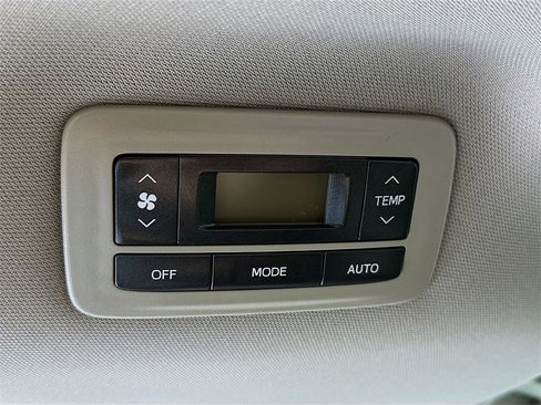 Used 2018 Toyota Sienna L image 23