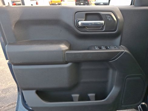 Used 2022 Chevrolet Silverado 1500 Custom image 12