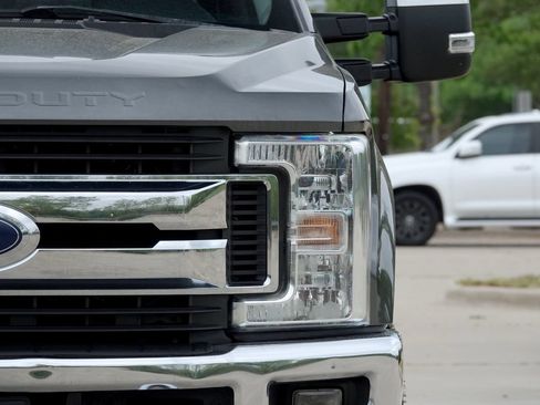 Used 2019 Ford F250 XLT w/ XLT Premium Package AWD/4WD image 6