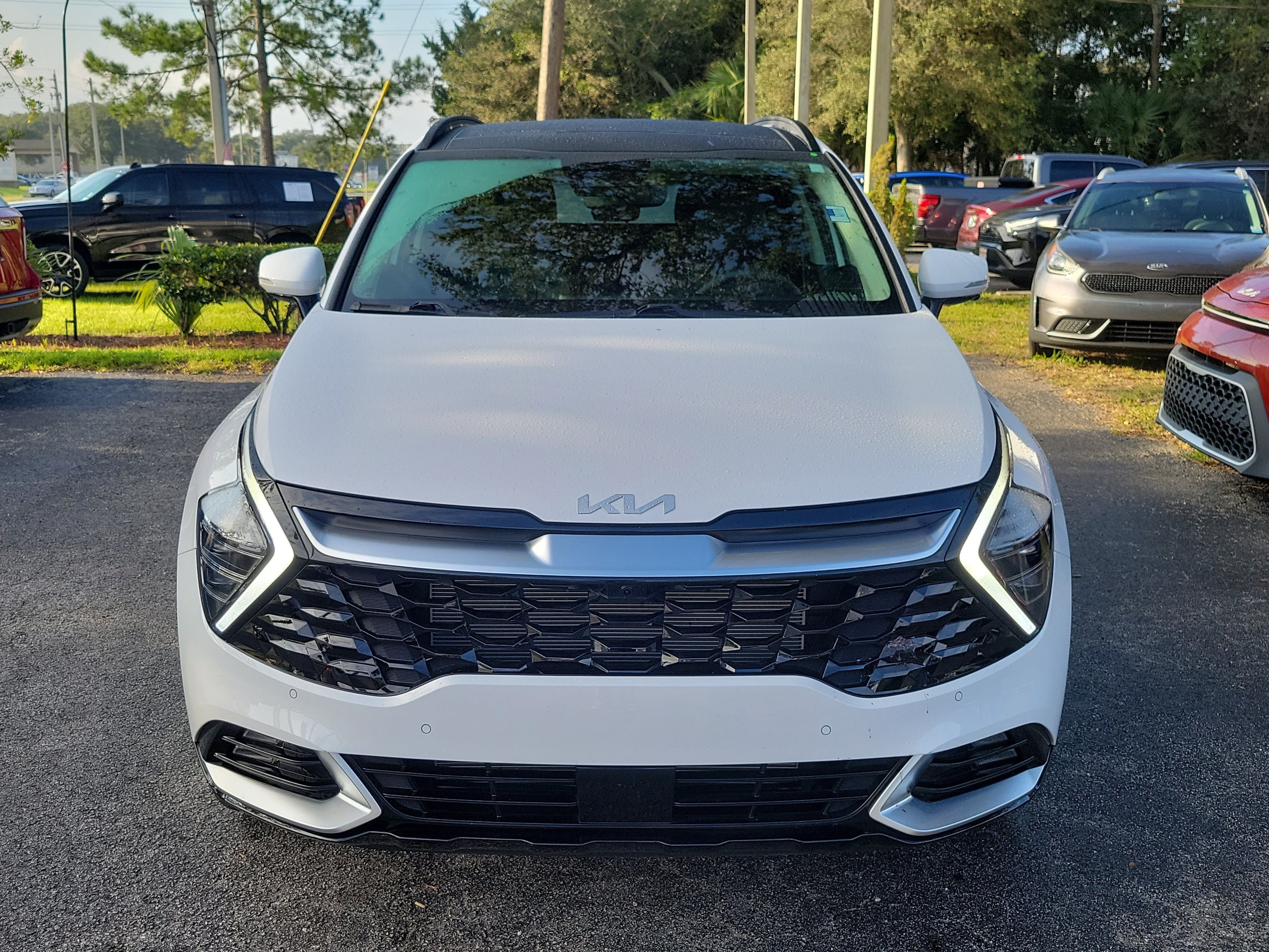 Certified 2025 Kia Sportage SX AWD/4WD image 2
