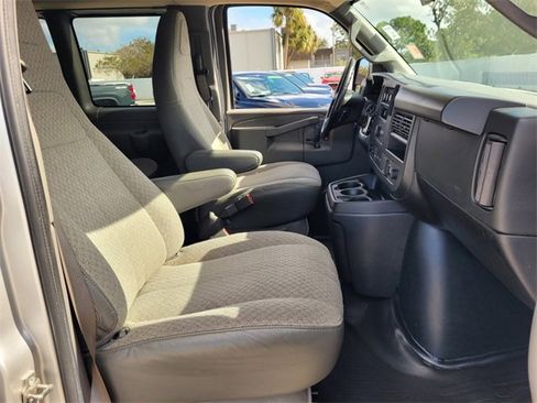 Used 2022 GMC Savana 3500 LS w/ Chrome Appearance Package image 17