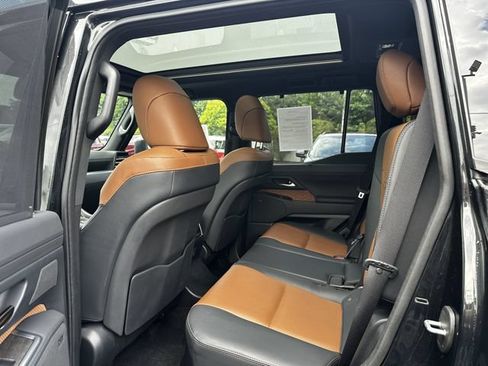 Used 2024 Lexus GX 550 w/ Accessory Package (Z1) AWD/4WD image 18