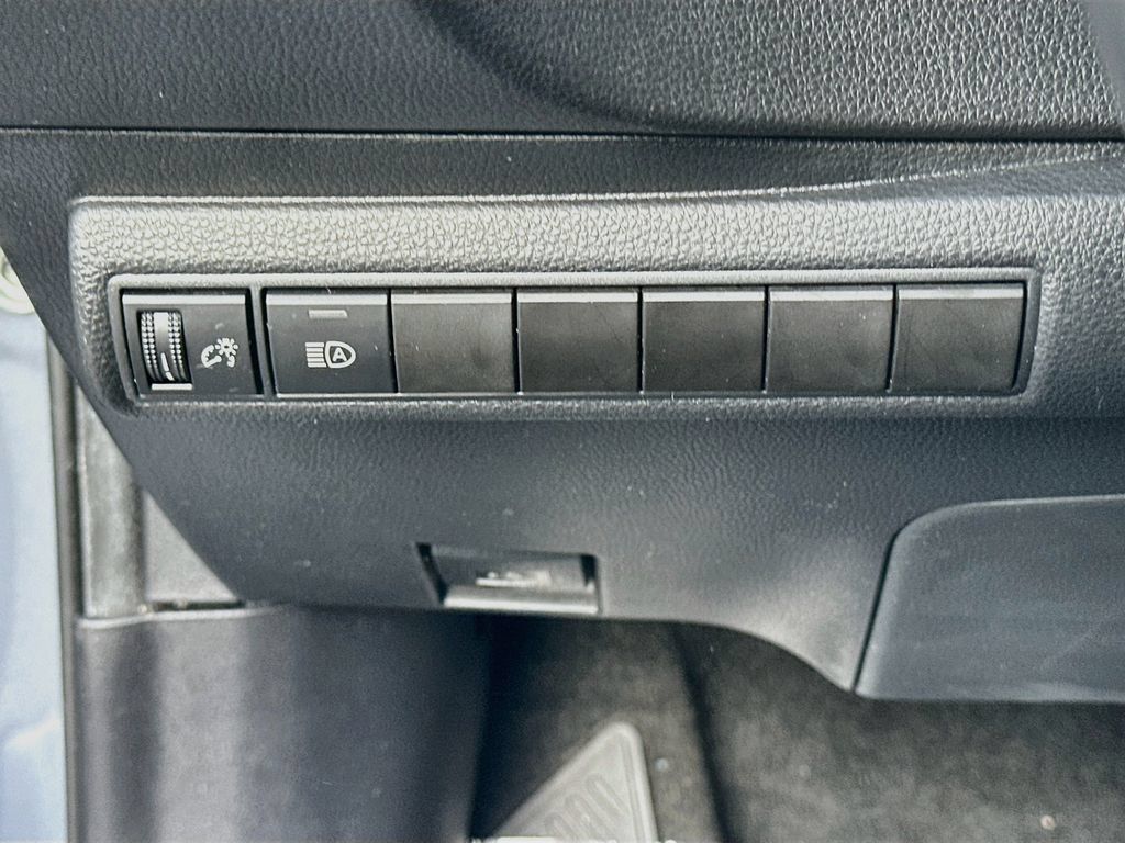 Used 2022 Toyota Corolla SE FWD image 9