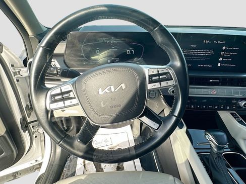 Used 2024 Kia Telluride S w/ S Sunroof Package FWD image 11