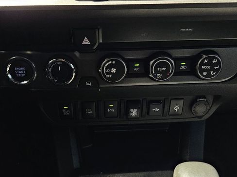 Used 2020 Toyota Tacoma TRD Off-Road w/ Technology Package AWD/4WD image 14