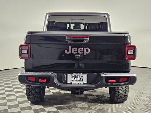 Used 2025 Jeep Gladiator Rubicon w/ Convenience Group AWD/4WD image 4