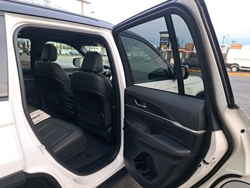 New 2025 Jeep Grand Cherokee Limited w/ Trailer Tow Package AWD/4WD image 15