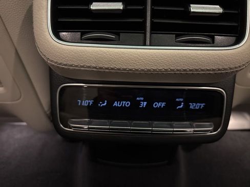 Used 2022 Mercedes-Benz GLS 450 4MATIC image 25